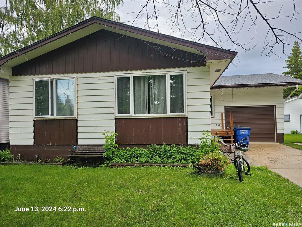 Property Photo:  506 6th Avenue  SK S0K 1B0 