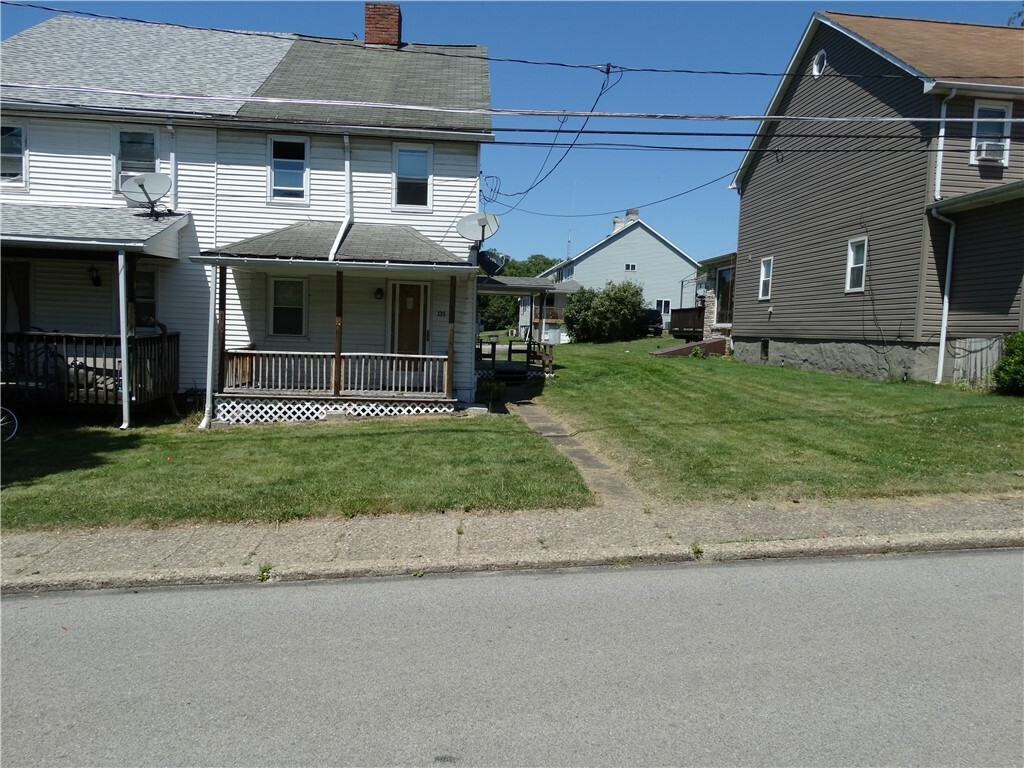 Property Photo:  135 Poplar St  PA 15331 