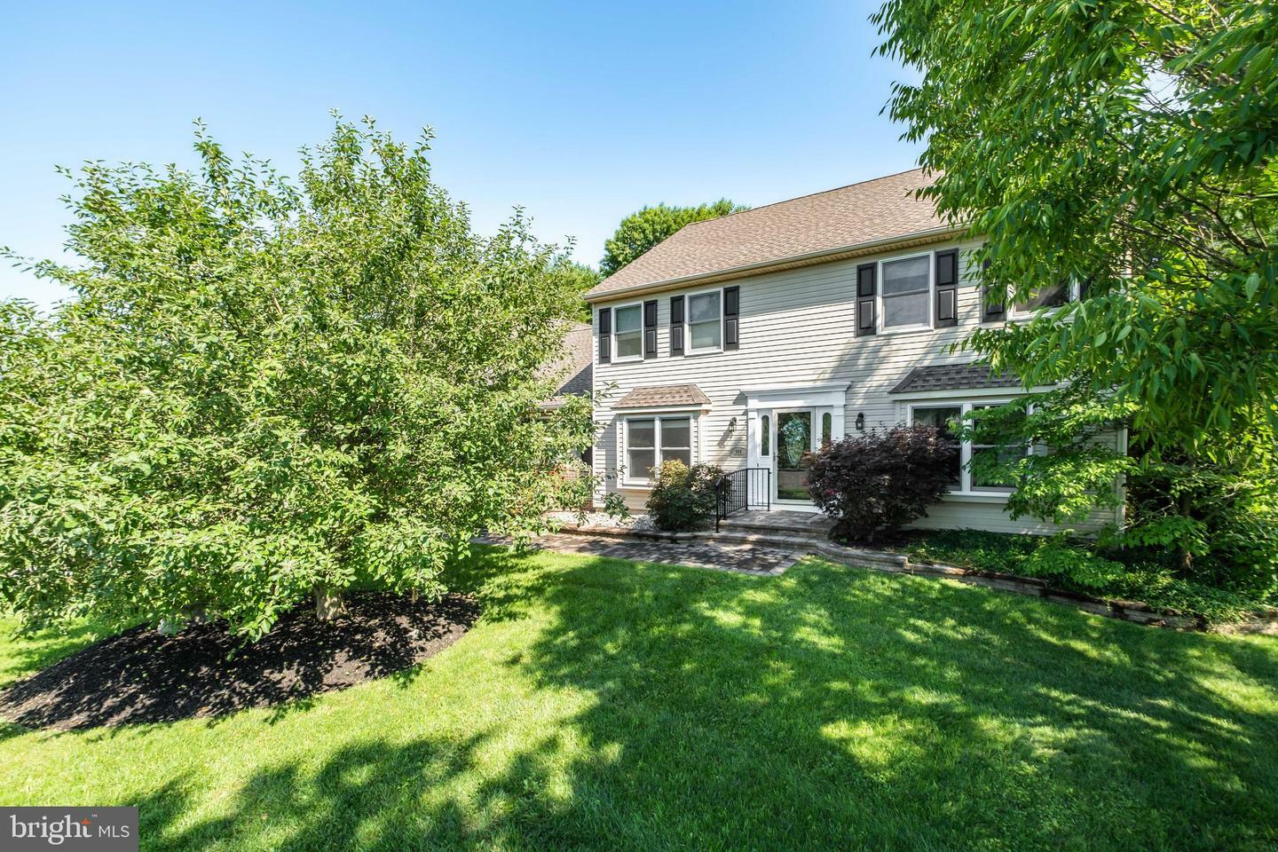 Property Photo:  202 Meadowview Court  NJ 08062 