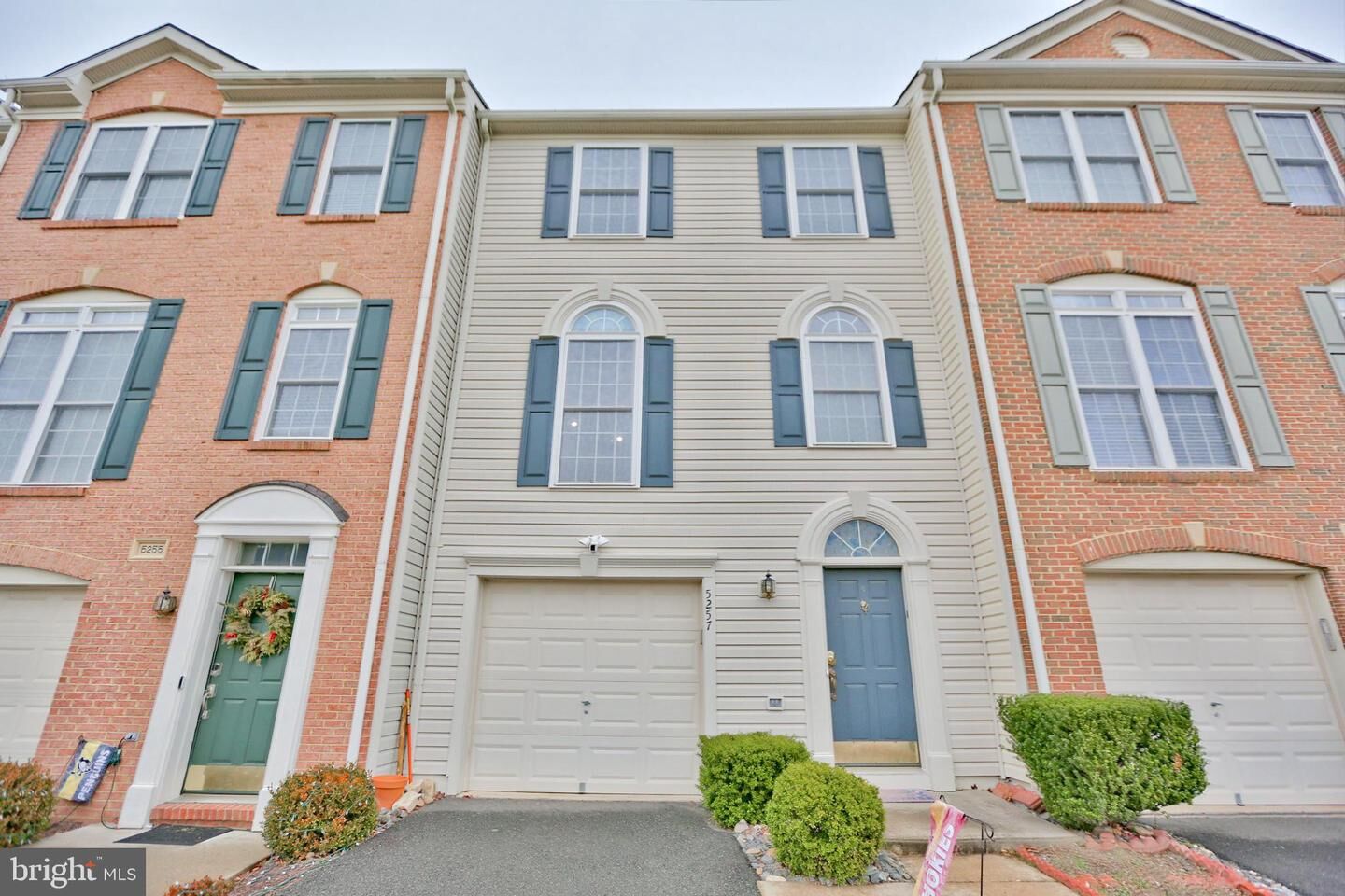 Property Photo:  5257 Prairie Willow Way  VA 20120 