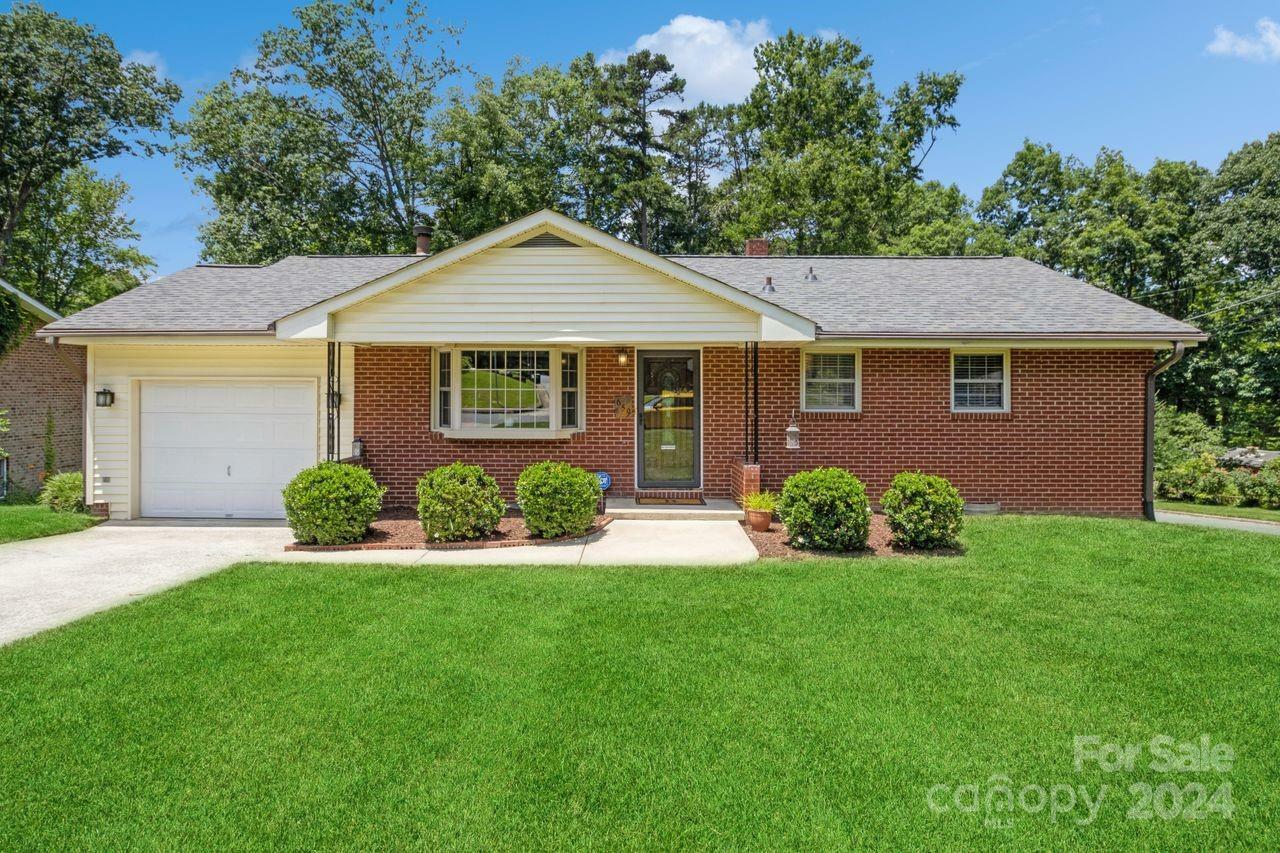 Property Photo: 659 Hyde Park Drive NE NC 28025