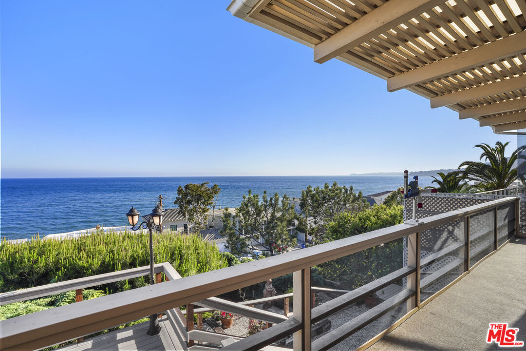 Property Photo:  25315   Malibu Rd  CA 90265 