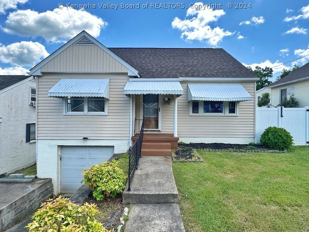 Property Photo:  814 Saunders Street  WV 25177 