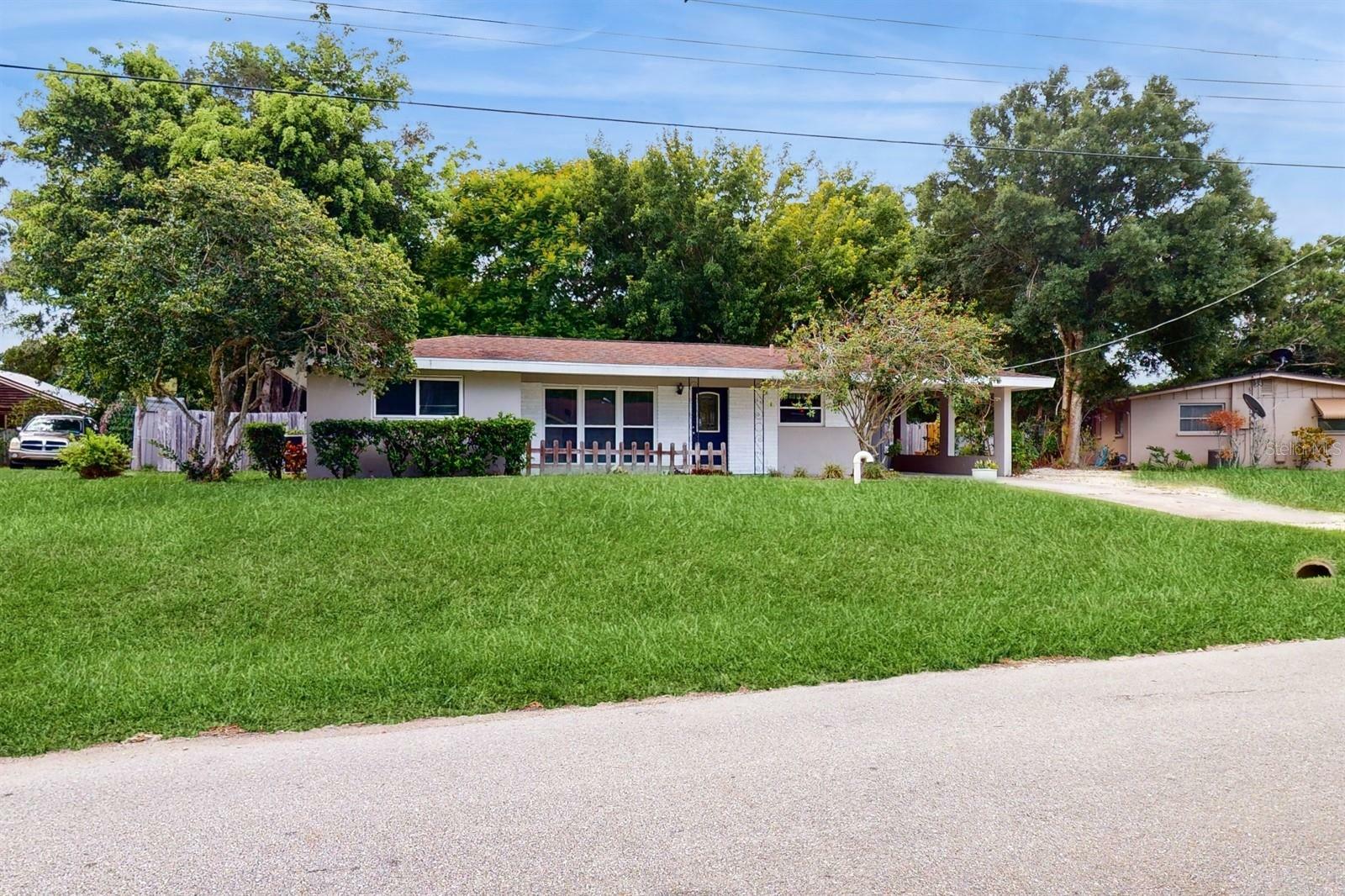 Property Photo:  2727 Teal Avenue  FL 34232 