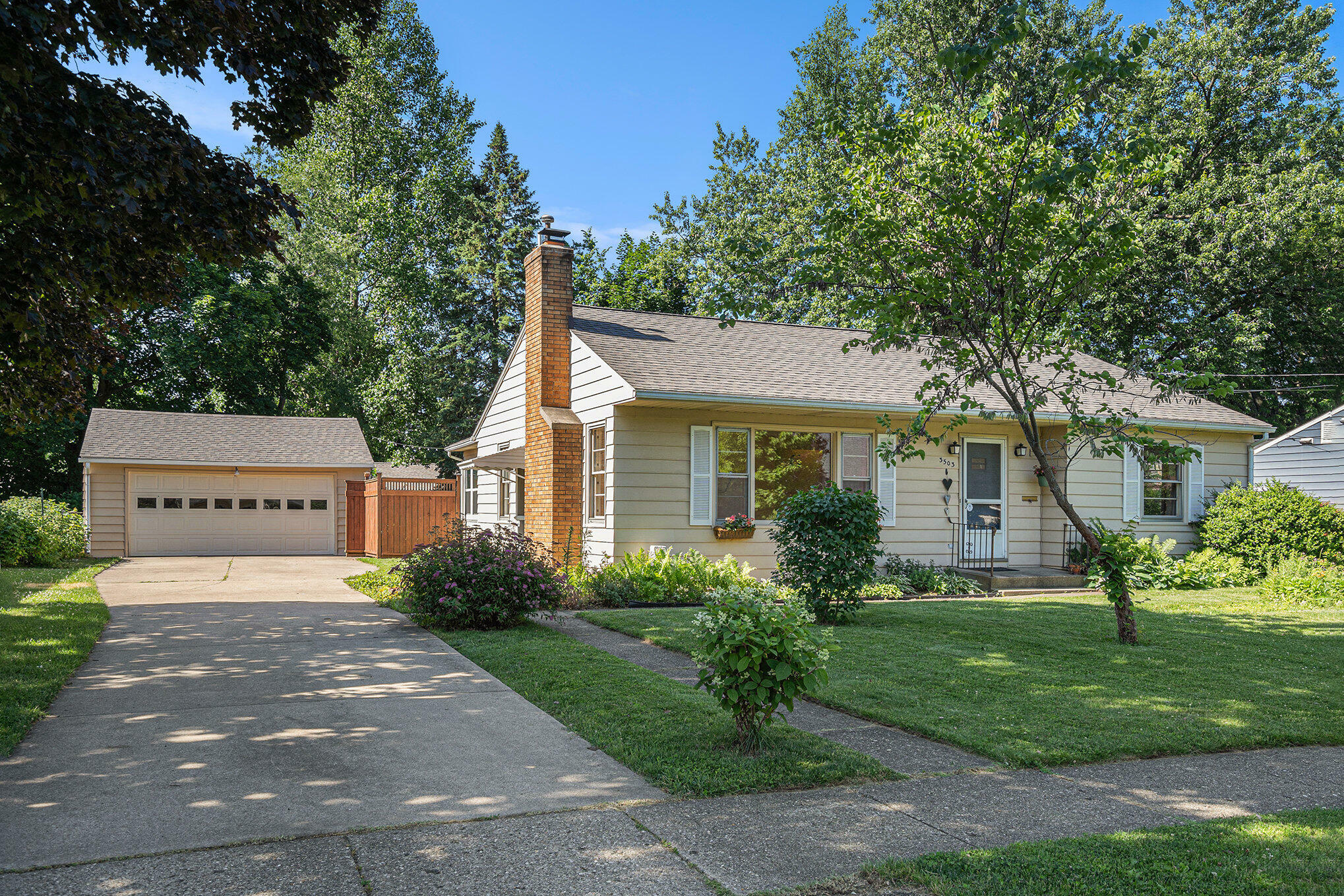 Property Photo:  3503 Devonshire Avenue  MI 49006 