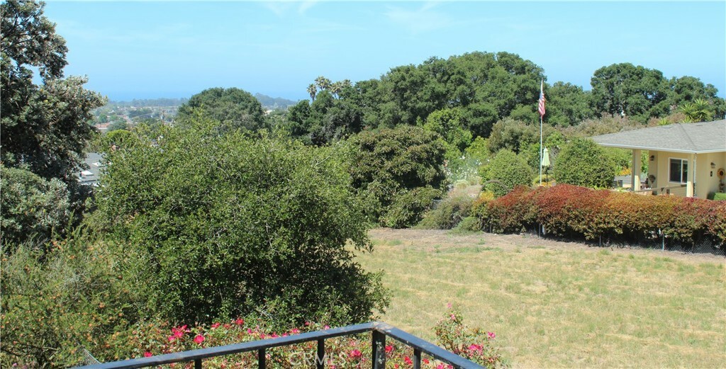 Property Photo:  1425 Hillcrest Drive  CA 93420 