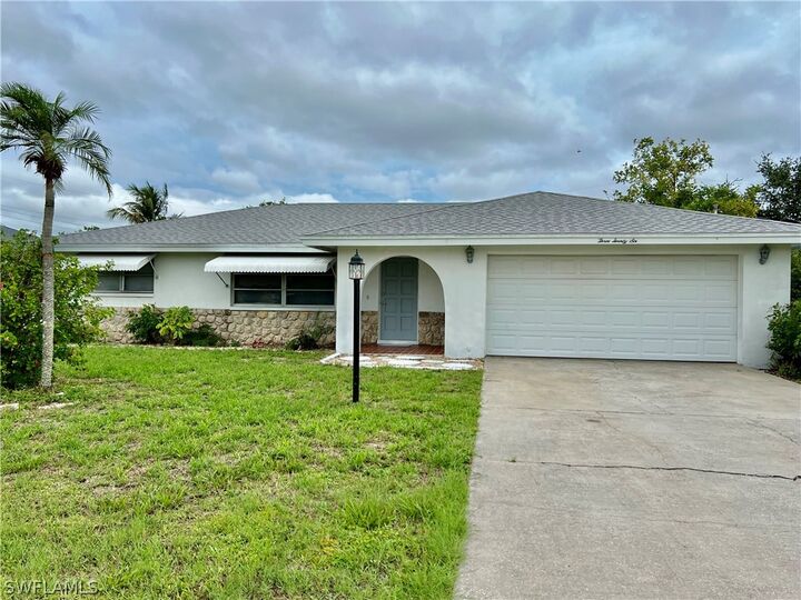 Property Photo:  326 SE 47th Street  FL 33904 