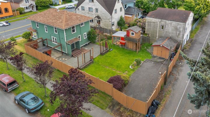 Property Photo:  2202 Wetmore Avenue  WA 98201 