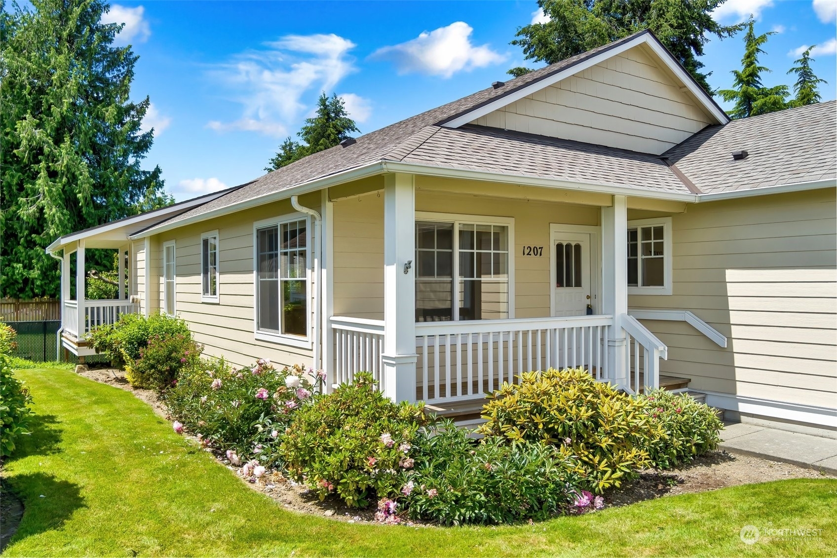 Property Photo:  1207 Fidalgo Drive 90  WA 98233 