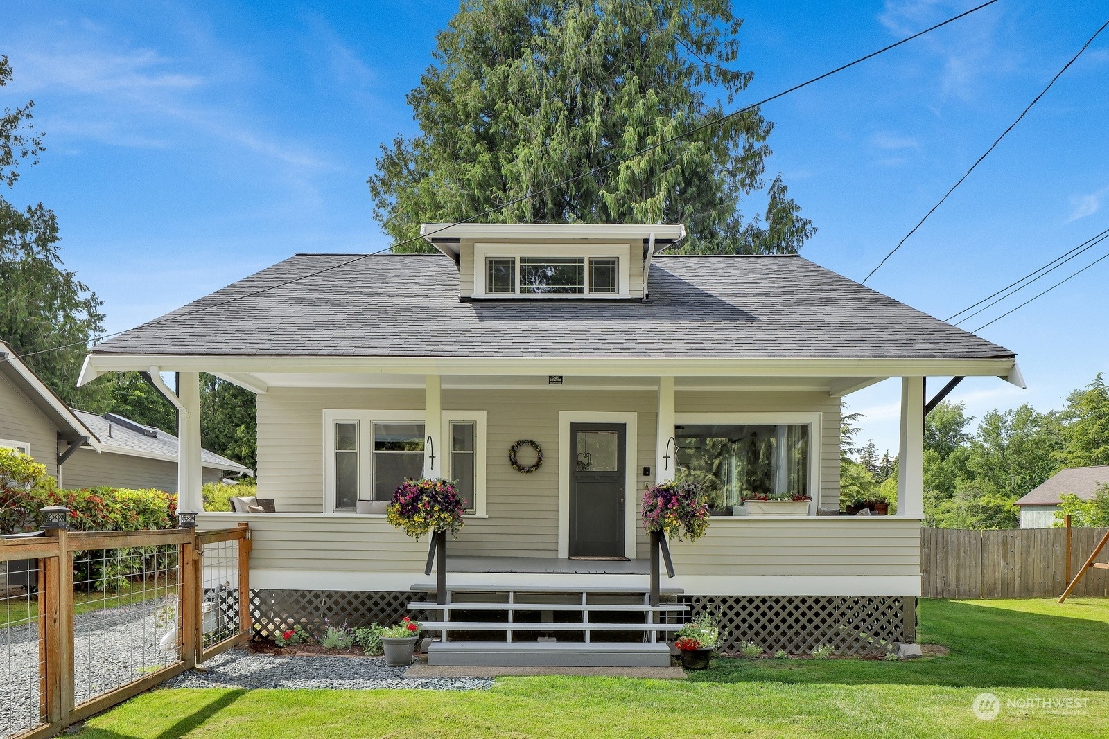 Property Photo:  1412 E Maplewood Avenue  WA 98225 