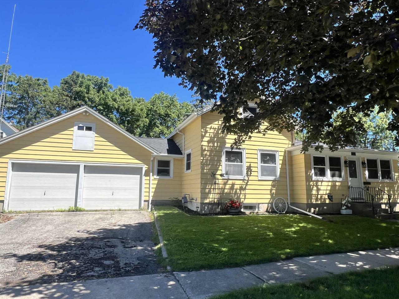 Property Photo:  232 Hennie Street  WI 54971 