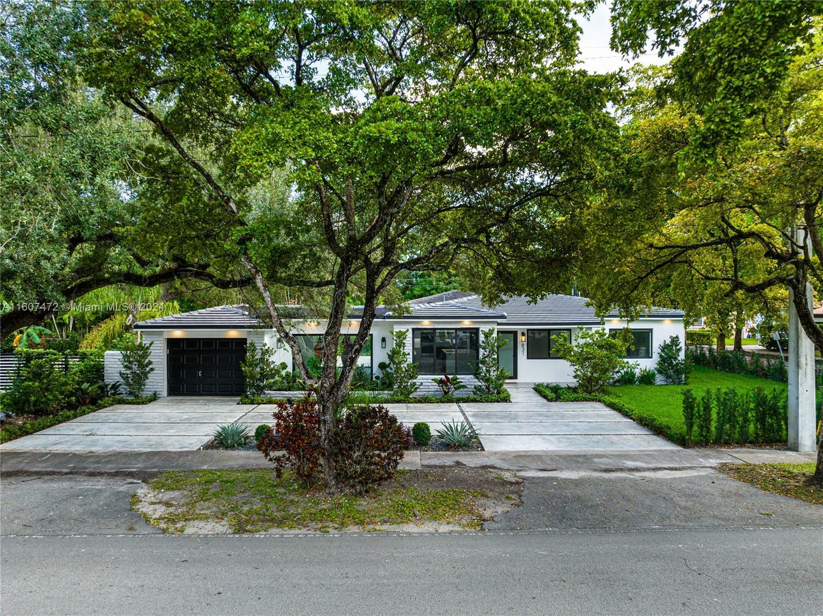 Property Photo:  831 Cortez St  FL 33134 