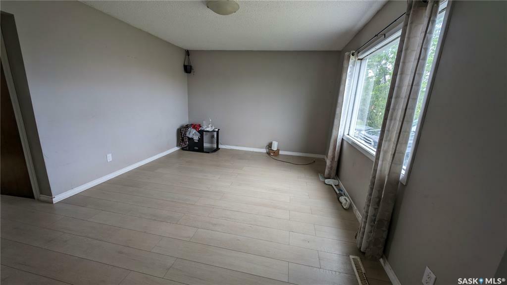 Property Photo:  214 Central Avenue  SK S7N 2E7 