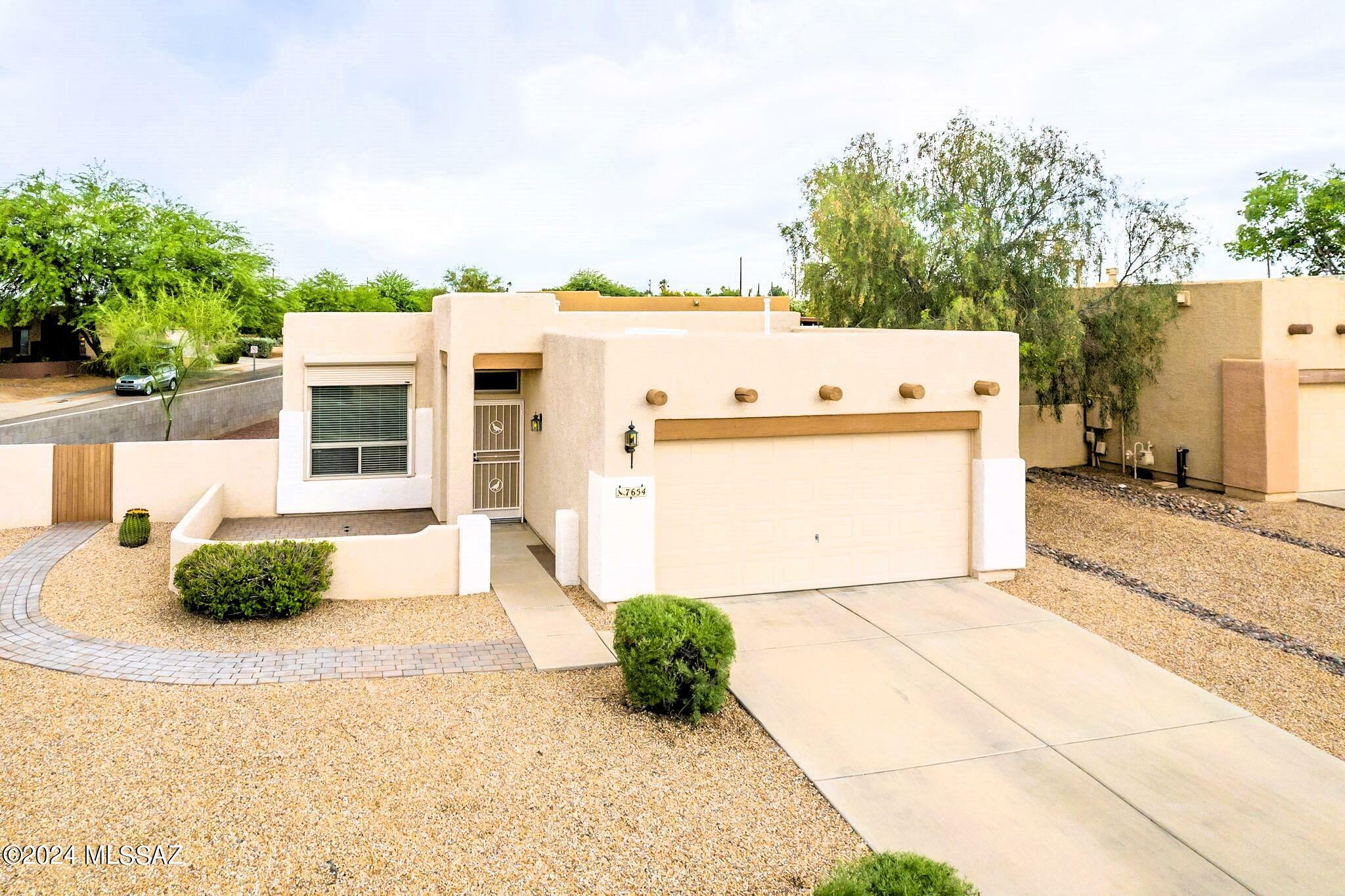 Property Photo:  7654 E Placita Luna Preciosa  AZ 85710 