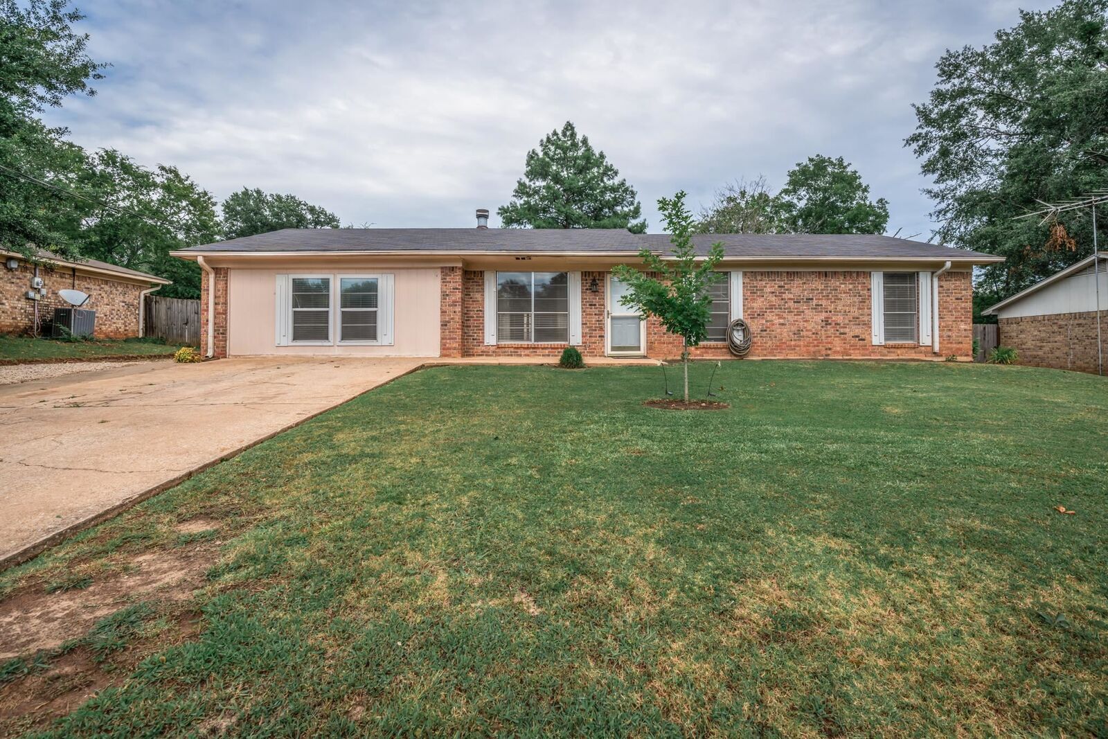 Property Photo:  305 Dalee Dr  TX 75650 
