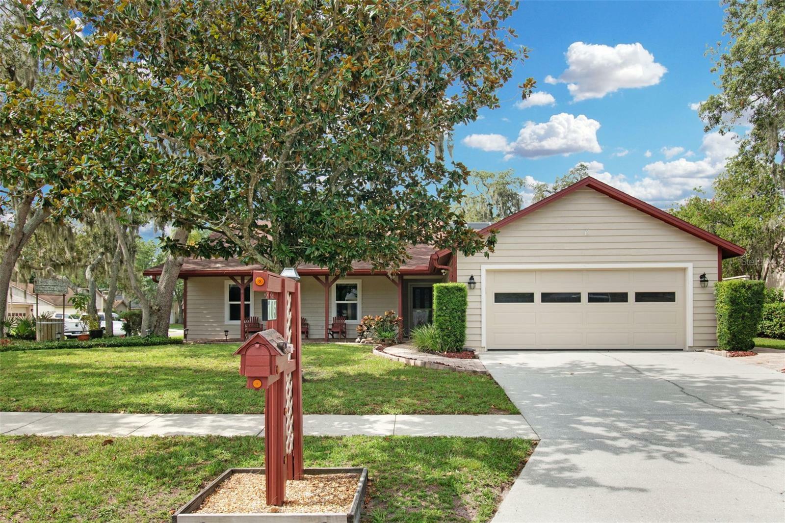 Property Photo: 705 Brinton Court FL 33511