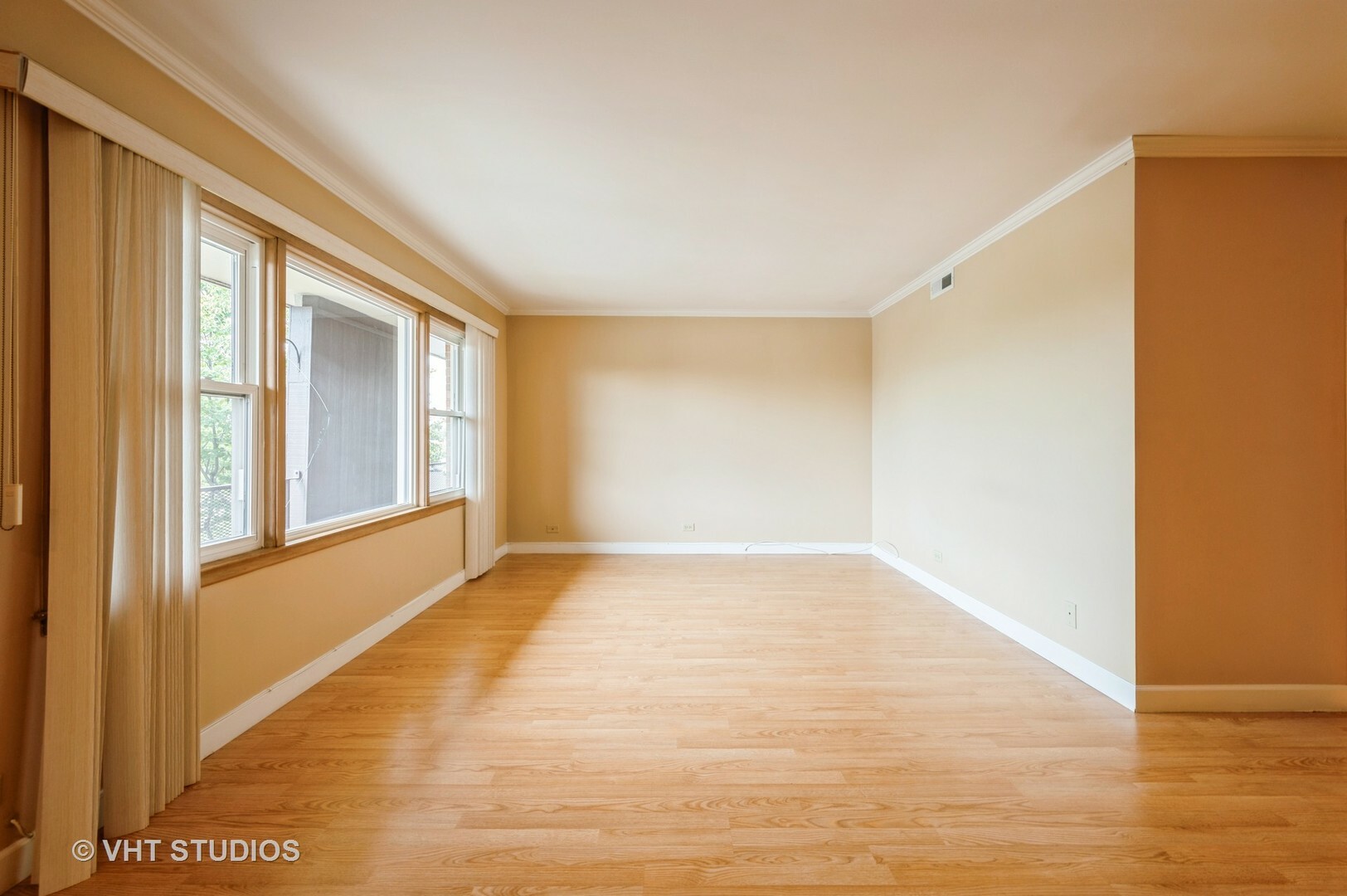 Property Photo:  9630 W Higgins Road 3B  IL 60018 