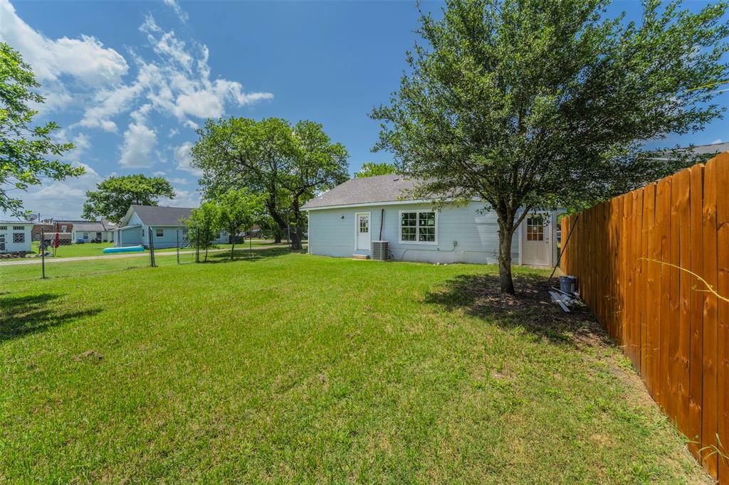 Property Photo:  200 E Pace Street  TX 76641 