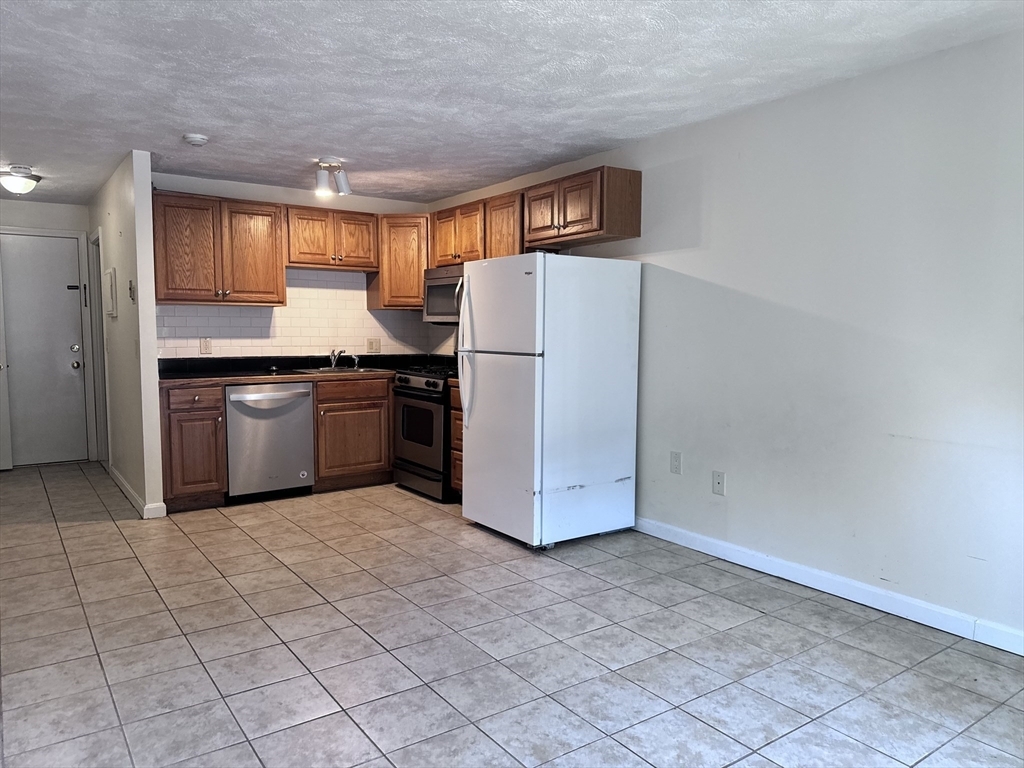 Property Photo:  11 Kenmar Dr 4  MA 01821 