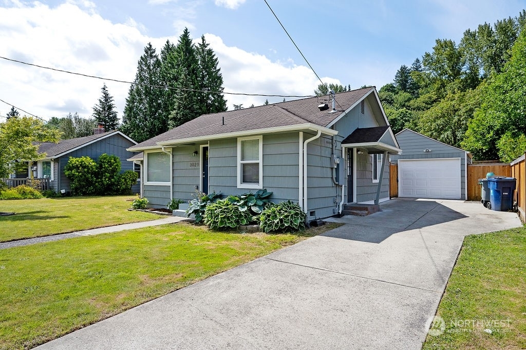 Property Photo:  3029 SE 6th Street  WA 98058 