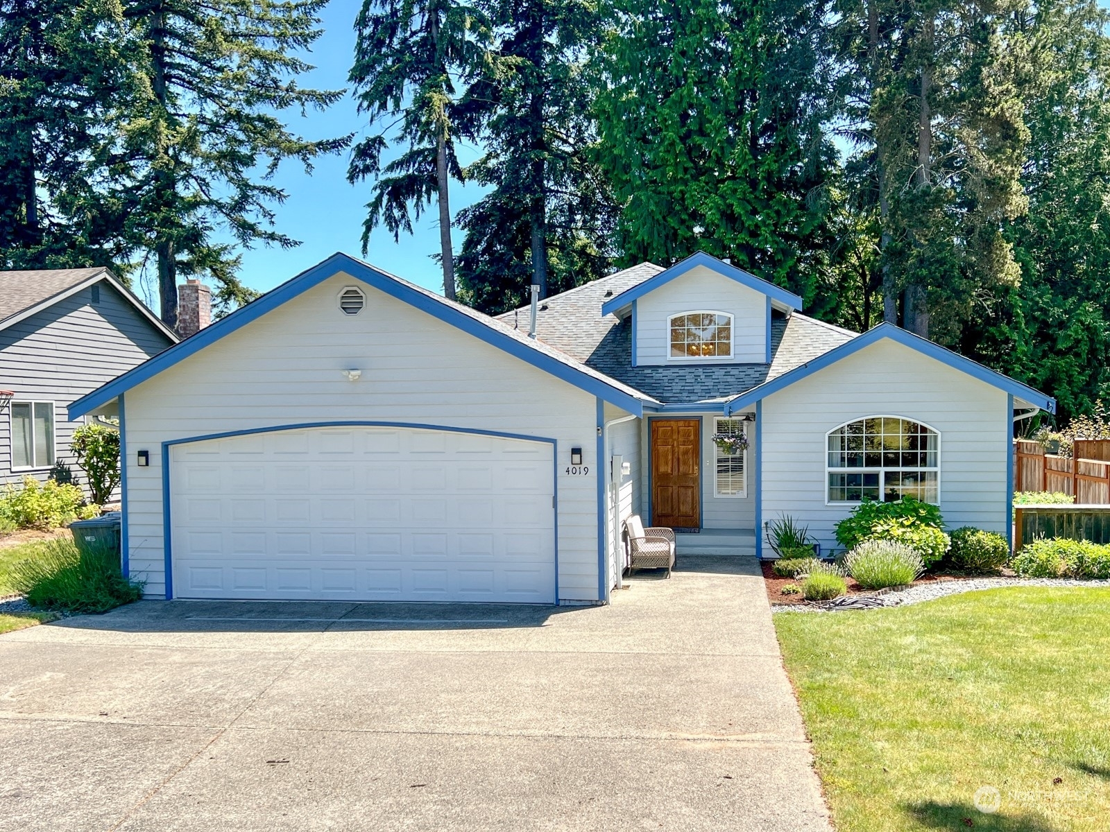 Property Photo:  4019 NE 17th Street  WA 98056 