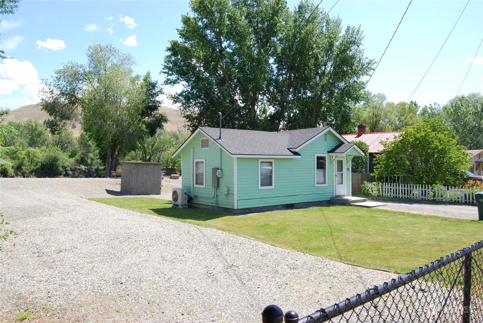 Property Photo: 664 2nd Ave N WA 98840