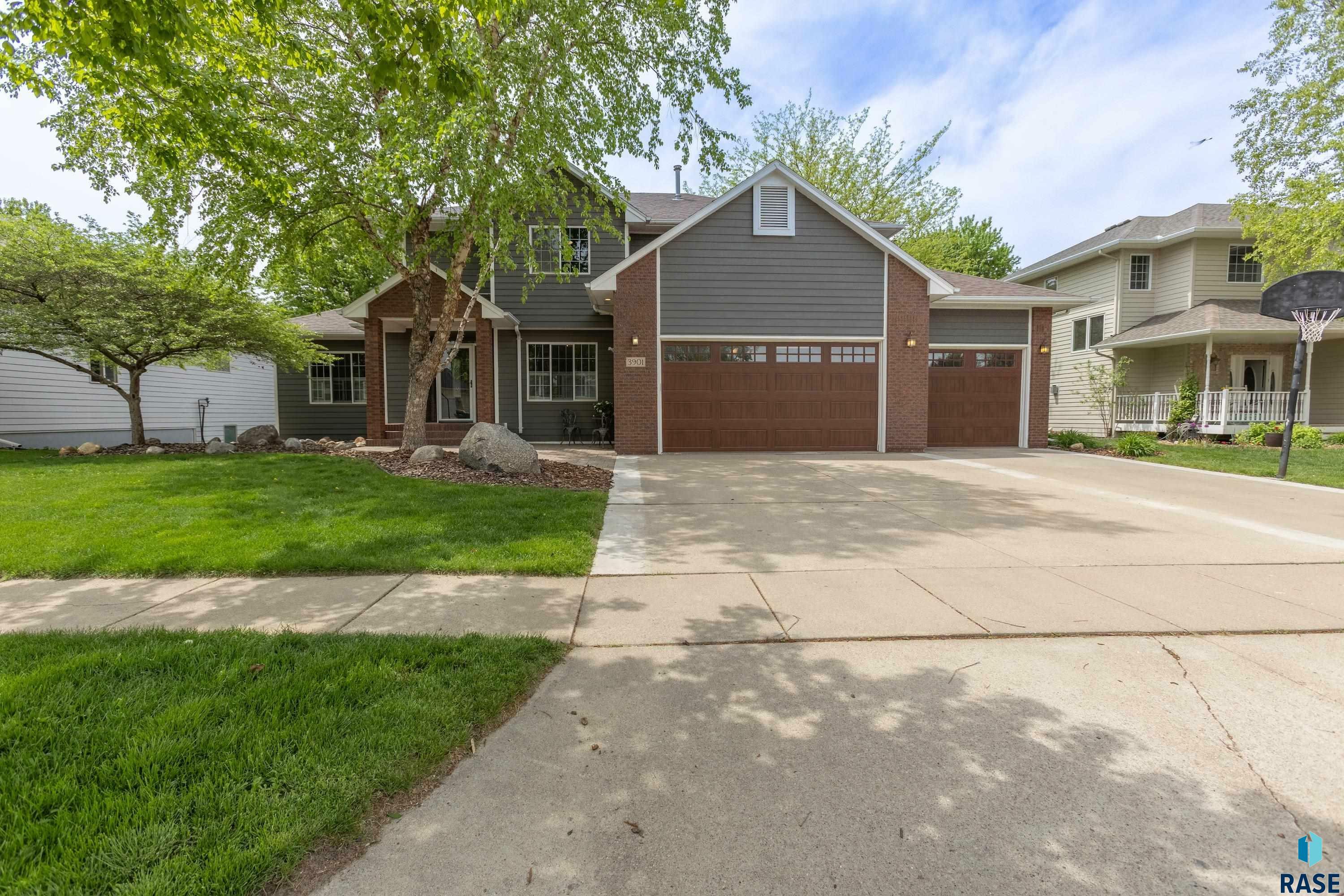 Property Photo:  3901 S Judy Ave  SD 57103 