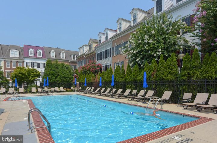 1404 Roundhouse Lane 303  Alexandria VA 22314 photo