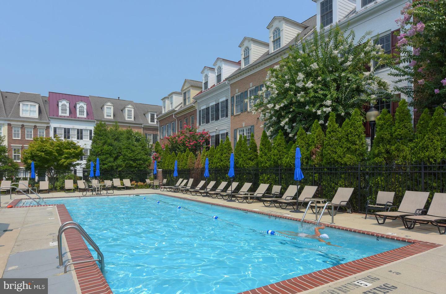 Property Photo: 1404 Roundhouse Lane 303 VA 22314