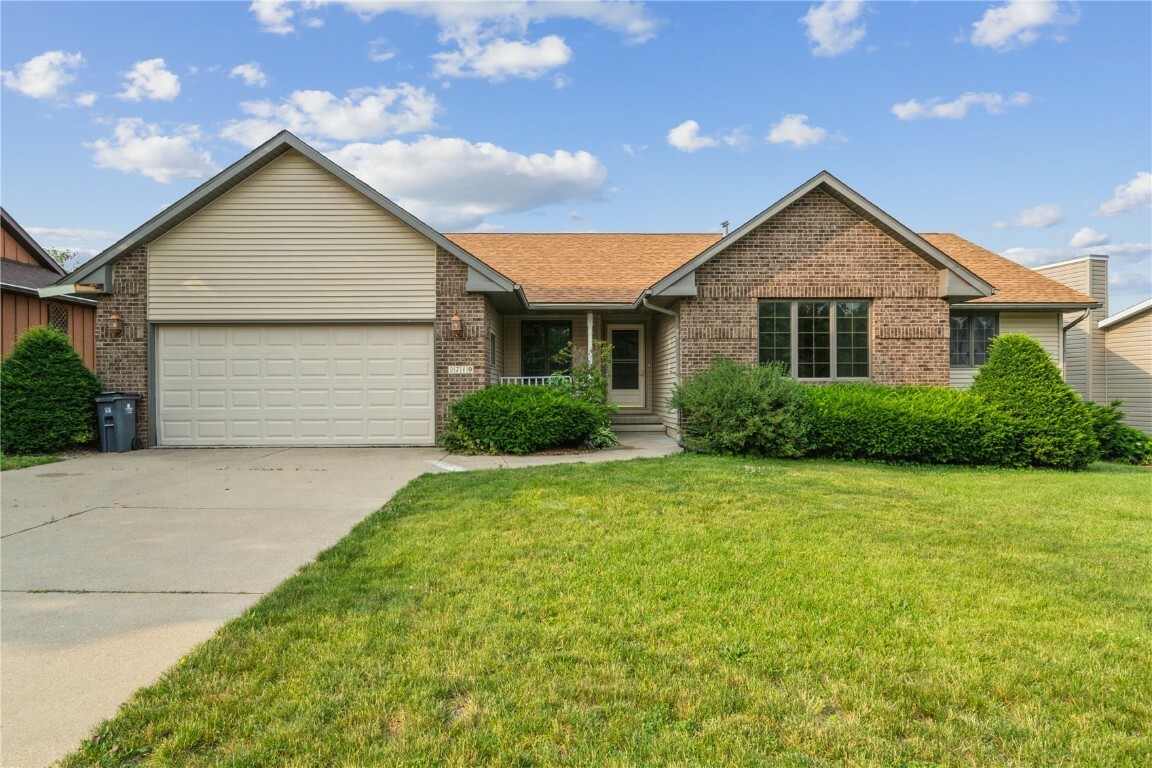 Property Photo:  2719 Lancelot Lane NW  IA 52405 