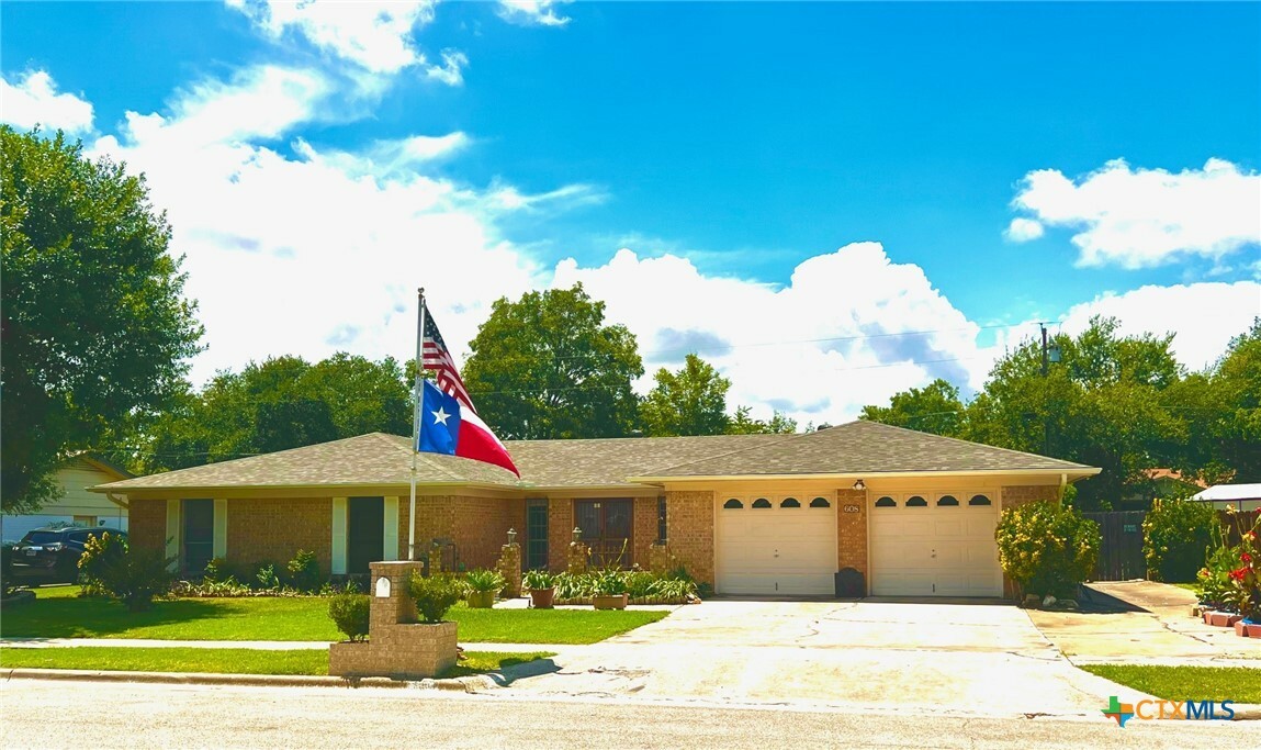 Property Photo:  608 Donnie Avenue  TX 76541 