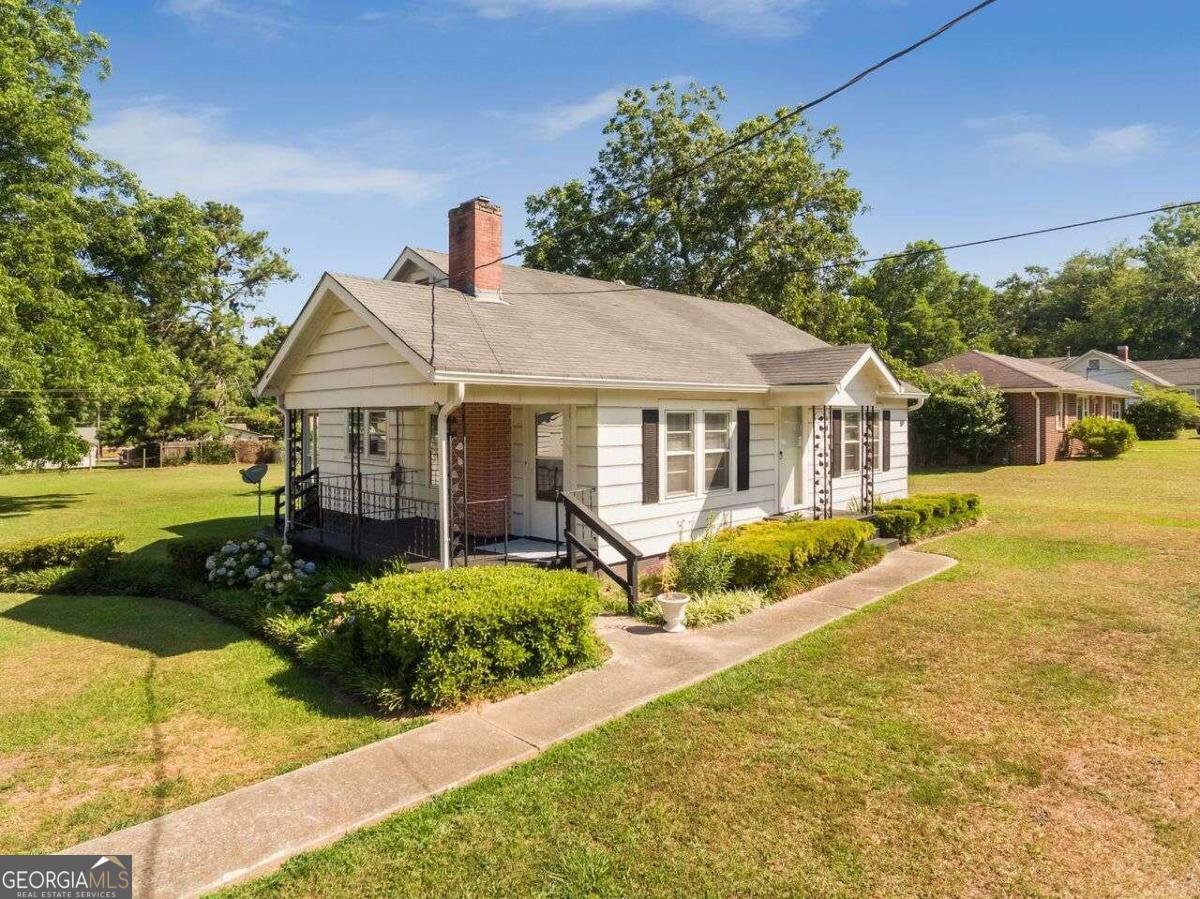 Property Photo:  116 Poplar Street  GA 30213 