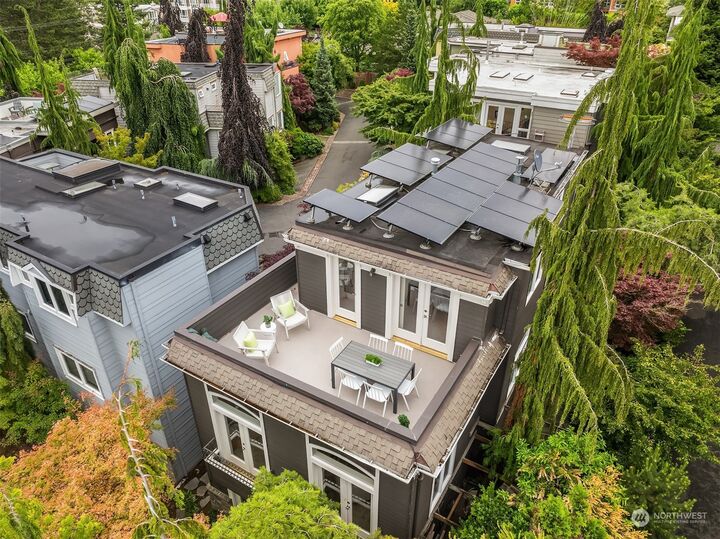 Property Photo:  120 6th Court  WA 98033 