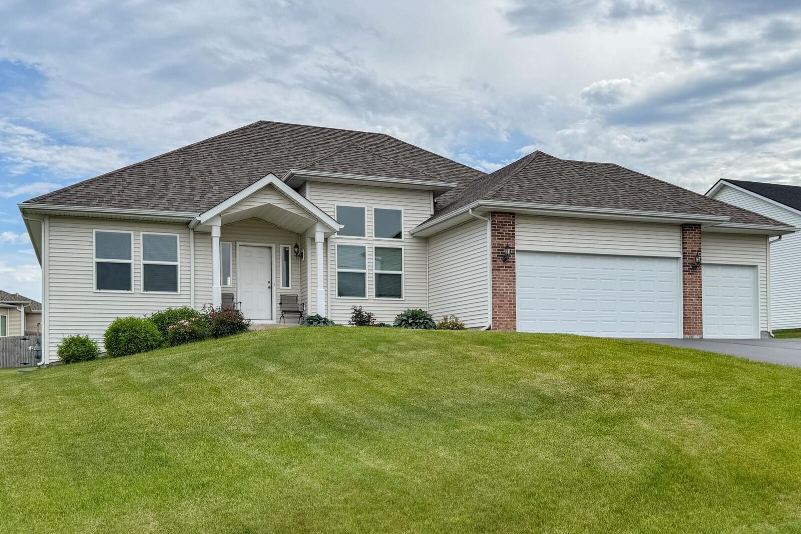 Property Photo:  622 Ashleigh Lane  IL 61073 