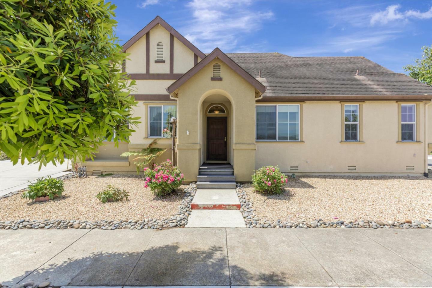 Property Photo:  443 Village Way  CA 95076 