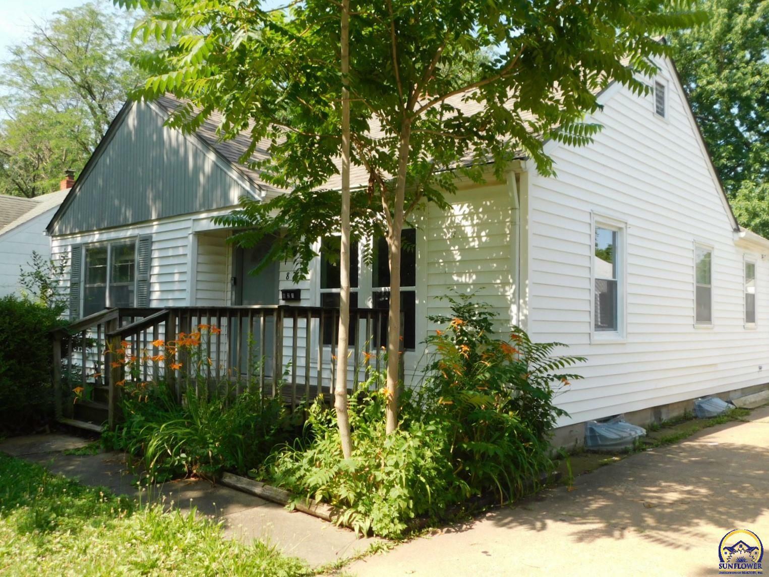 Property Photo:  821 SW Watson Ave  KS 66606 