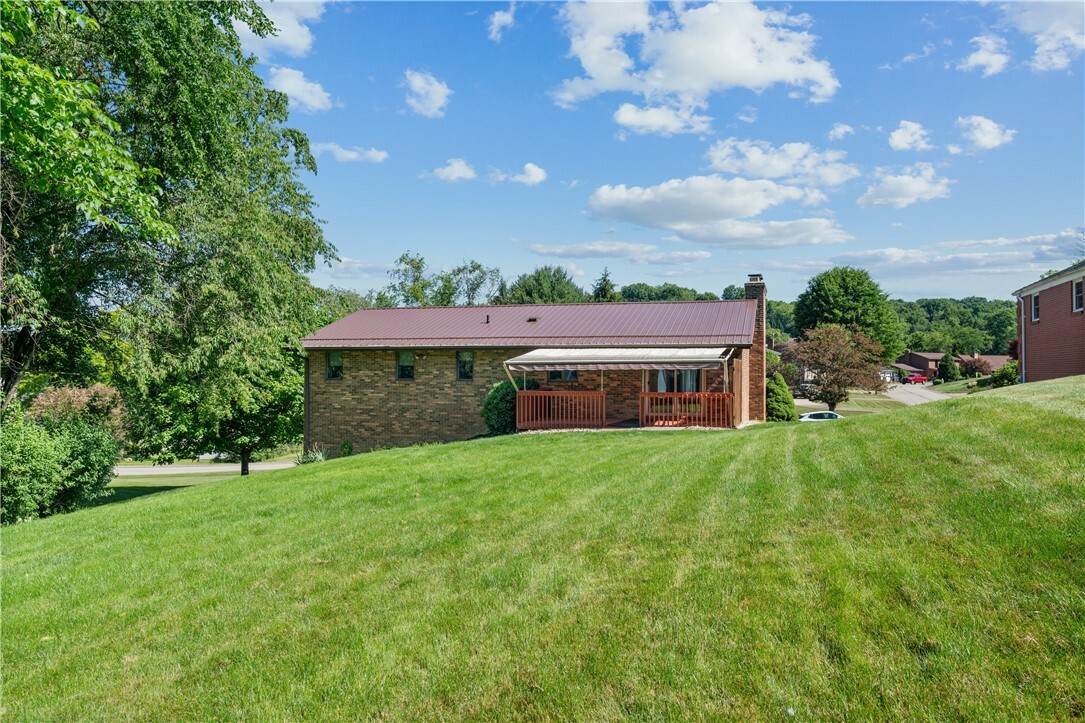 Property Photo:  20 Fairfield Dr  PA 15301 