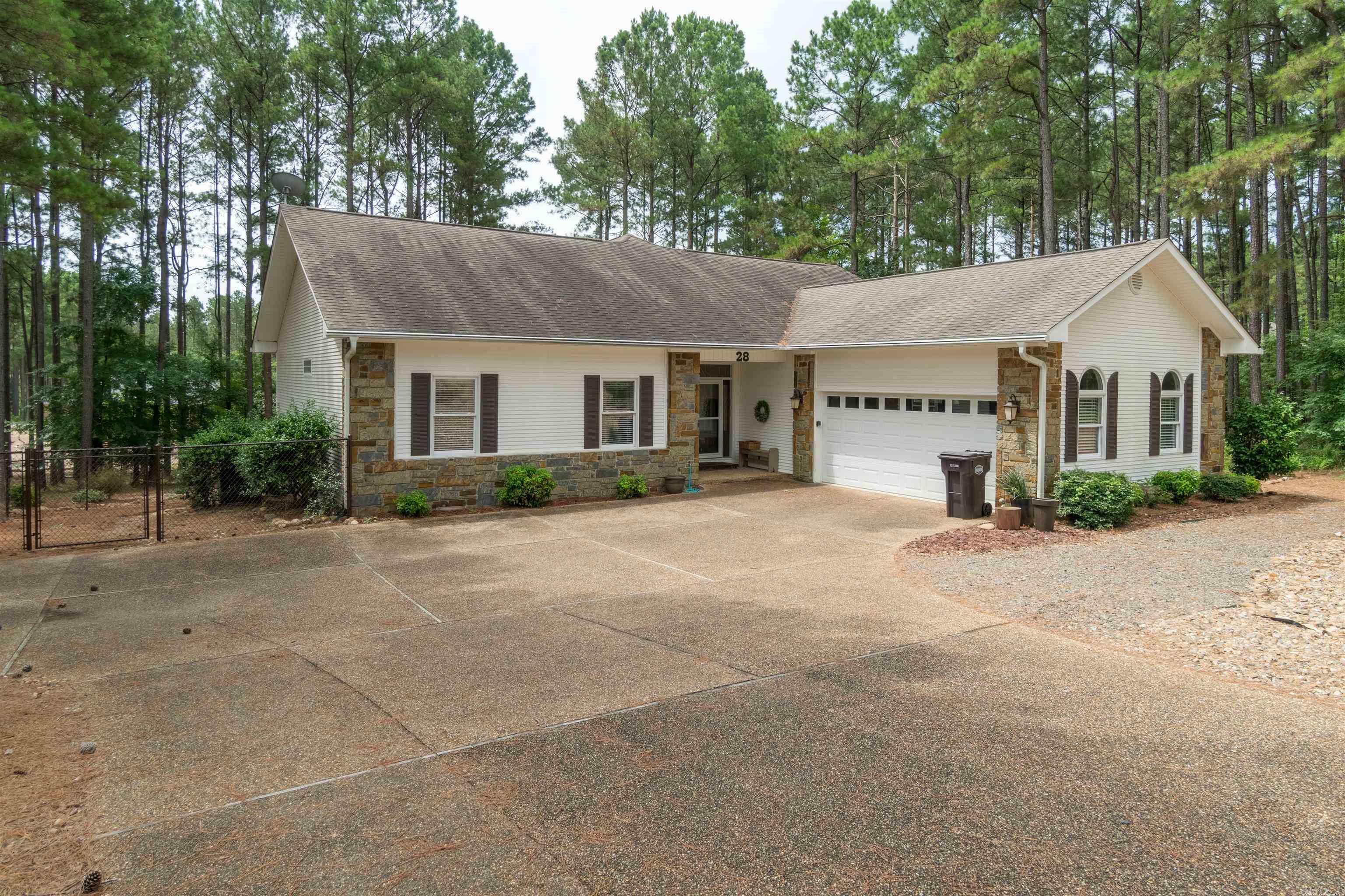 Property Photo: 28 Victoria Lane AR 71909