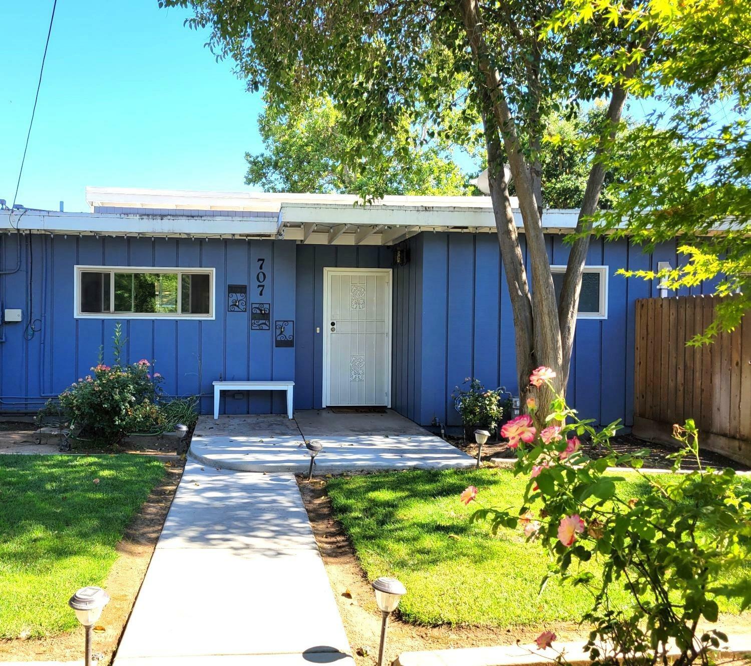 Property Photo:  707 W Holland Avenue  CA 93705 