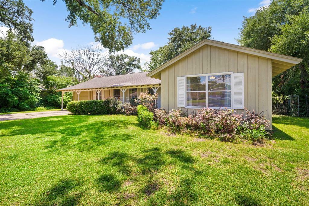 Property Photo:  8911 Cadawac Road  TX 77074 