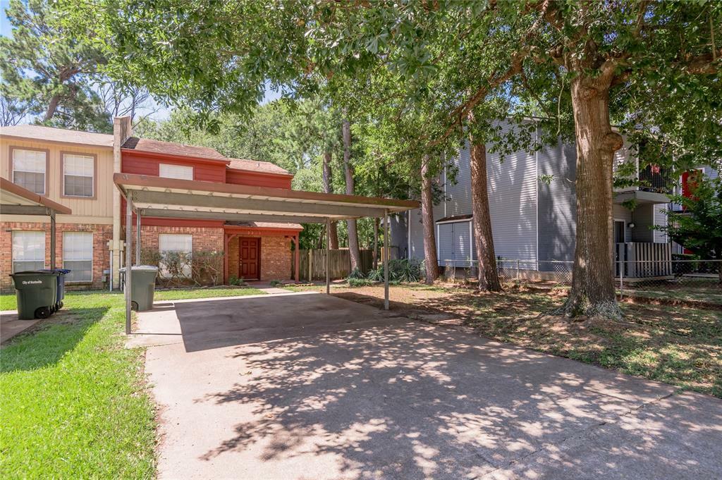 Property Photo: 2231 Crosstimbers Street TX 77320