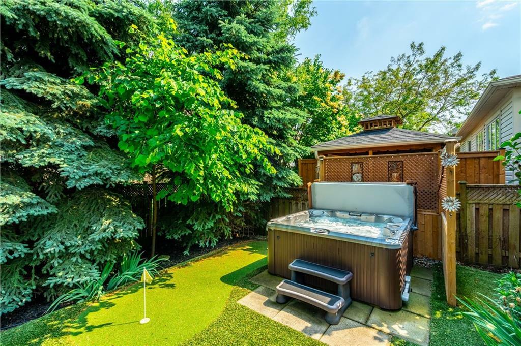 Property Photo: 5646 Roseville Court ON L7L 6V3