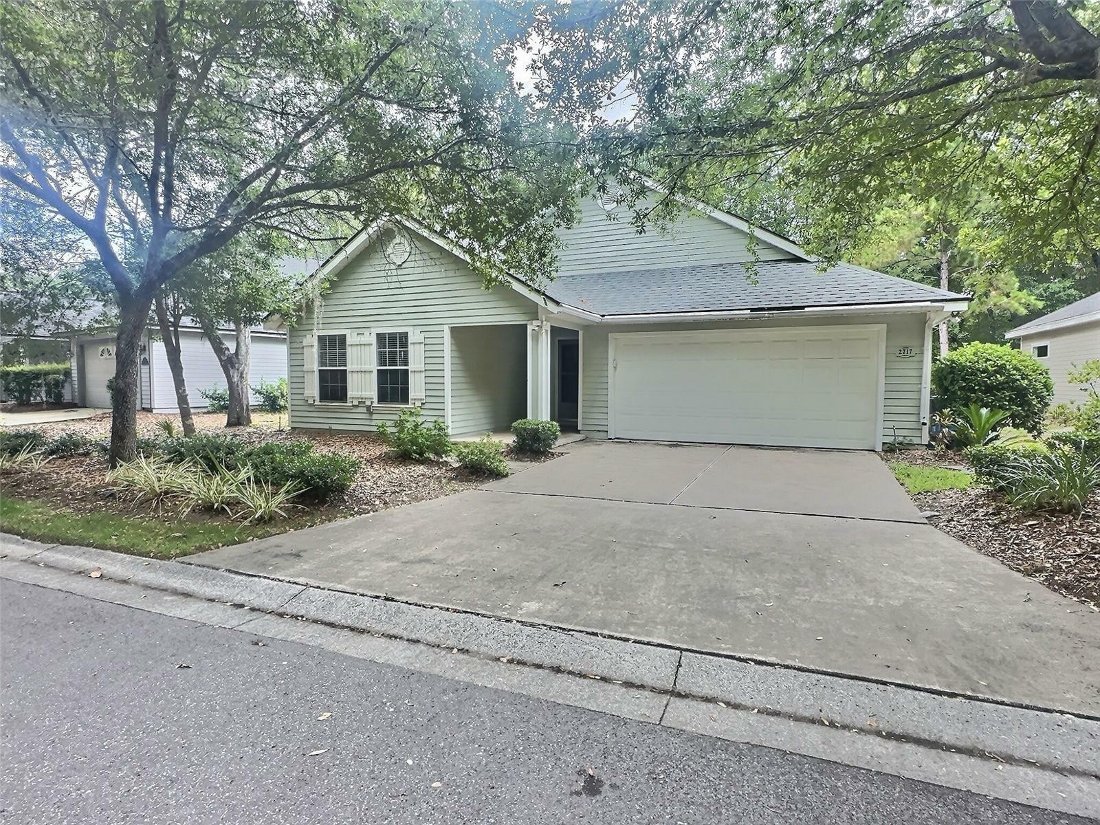 Property Photo: 2717 SW 98th Drive FL 32608