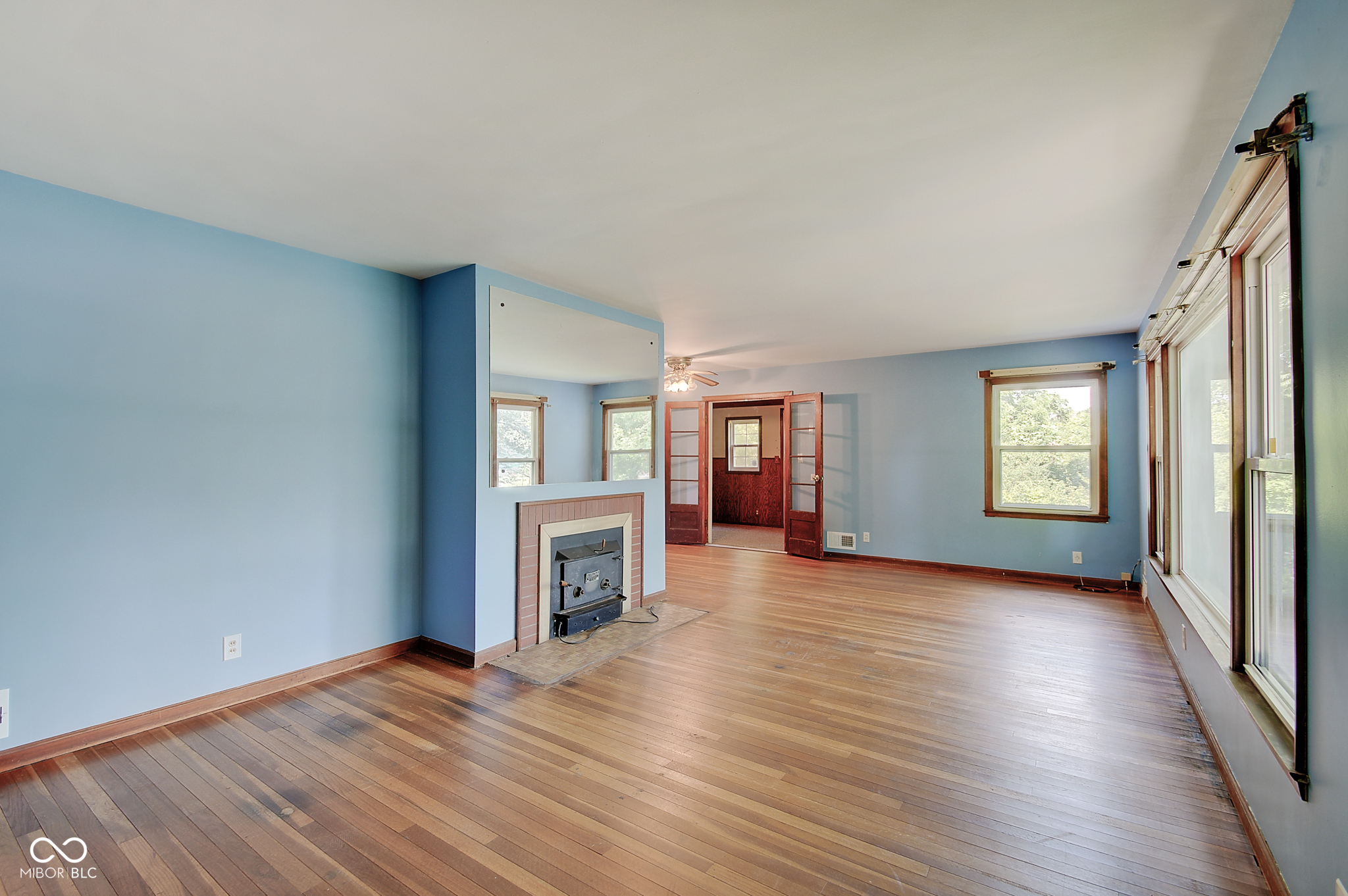 Property Photo:  360 E Edgewood Avenue  IN 46227 