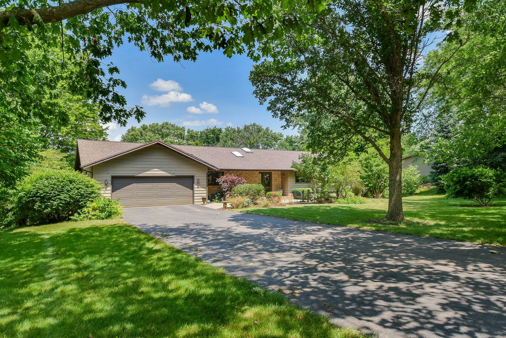 Property Photo:  38W644 Arrowmaker Pass  IL 60124 