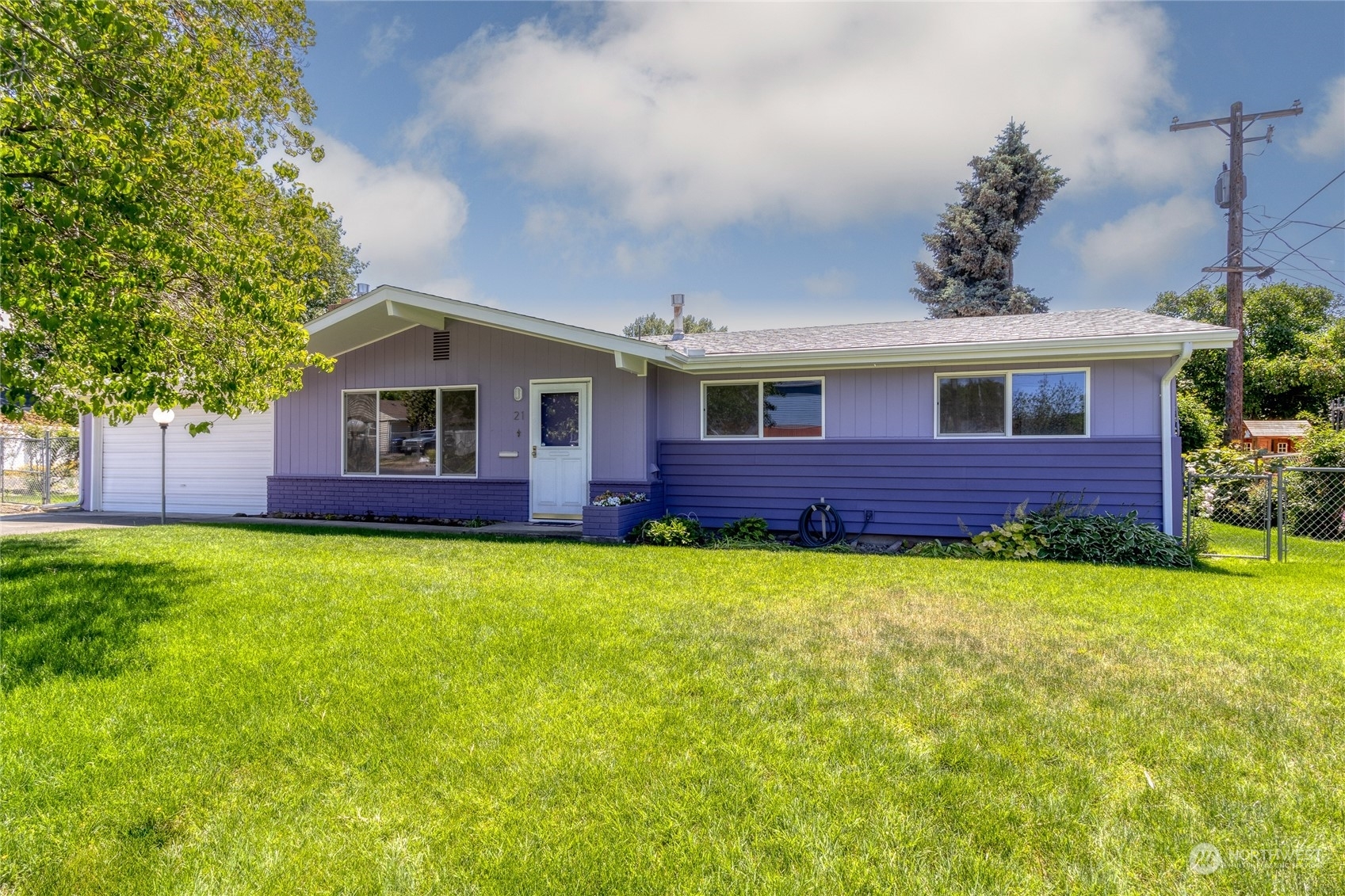 Property Photo:  21 W Yakima Street  WA 99362 