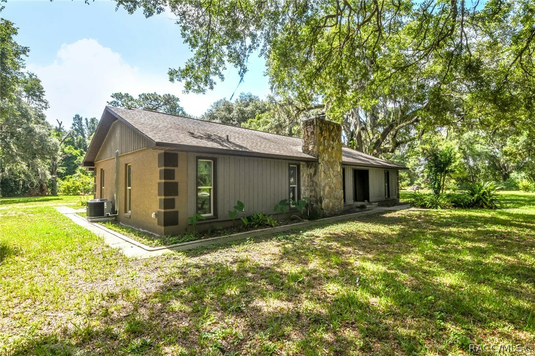 Property Photo:  5435 SE 11th Drive  FL 33513 