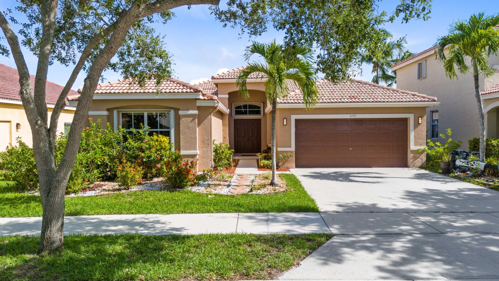 Property Photo:  3795 Falcon Ridge Circle  FL 33331 