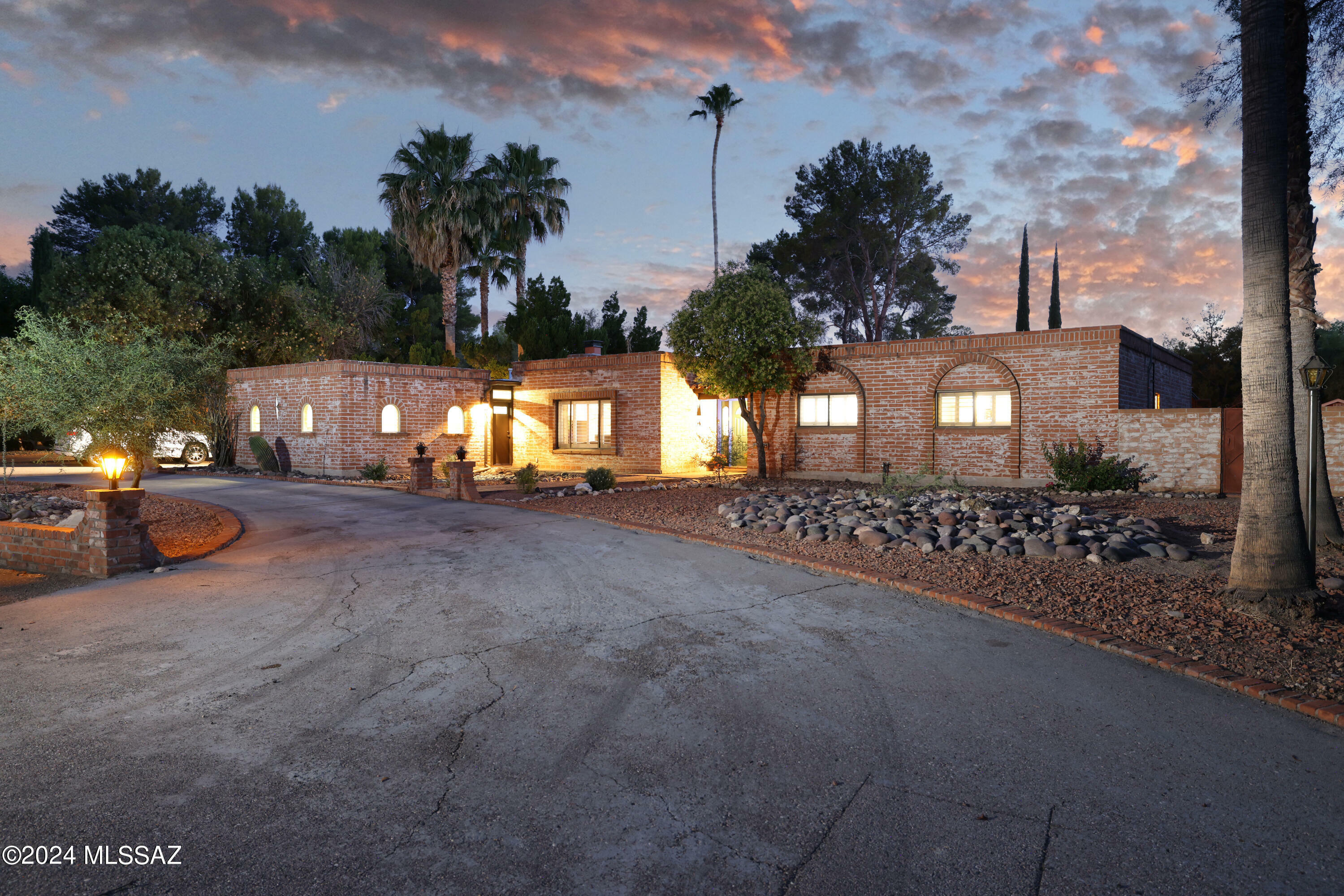 Property Photo:  2025 N Donner Avenue  AZ 85749 