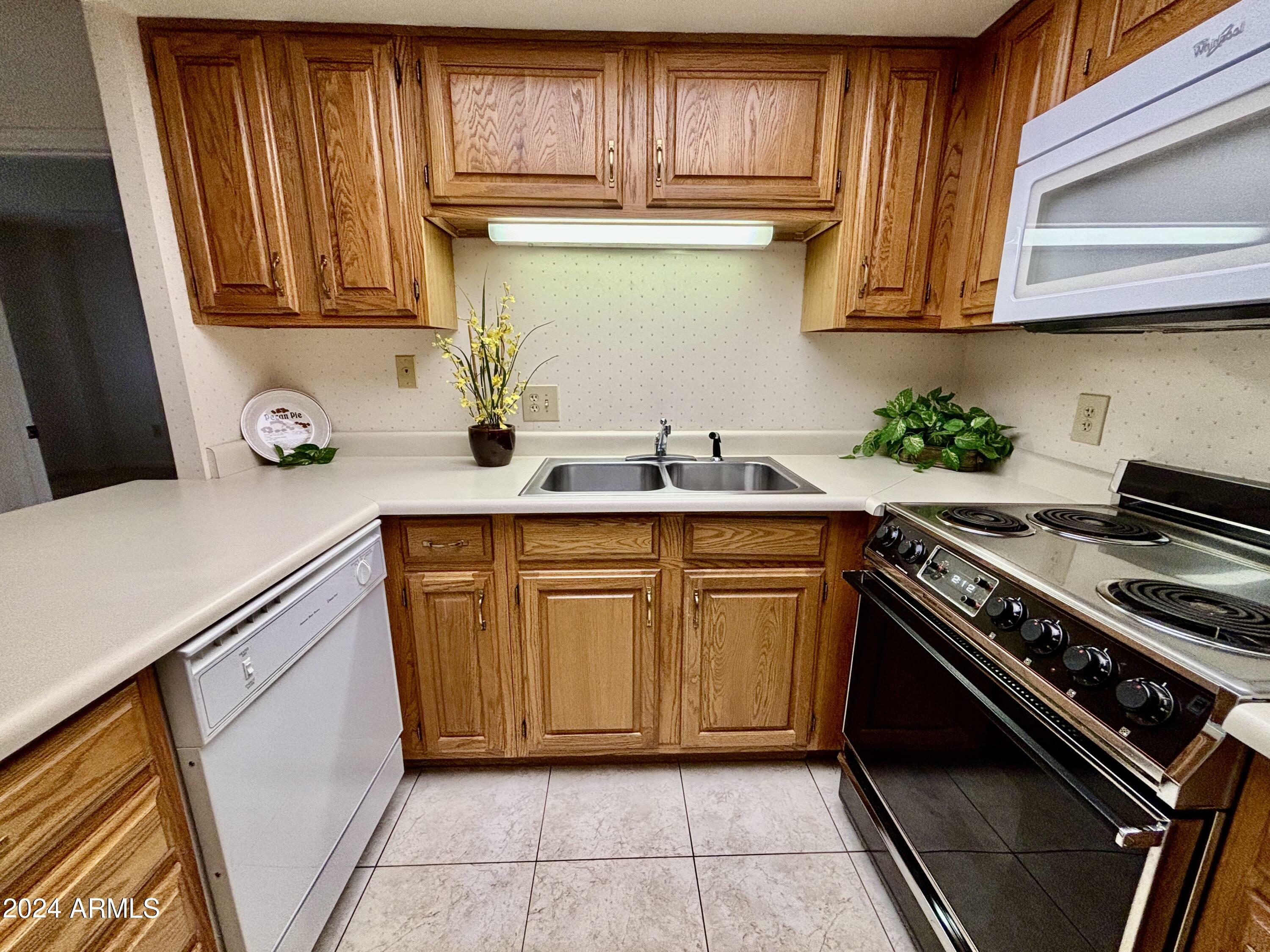Property Photo: 10330 W Thunderbird Boulevard C123 AZ 85351
